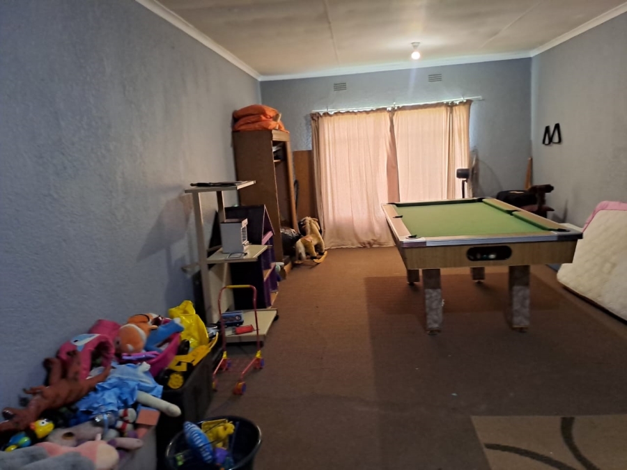 4 Bedroom Property for Sale in Oos Einde North West